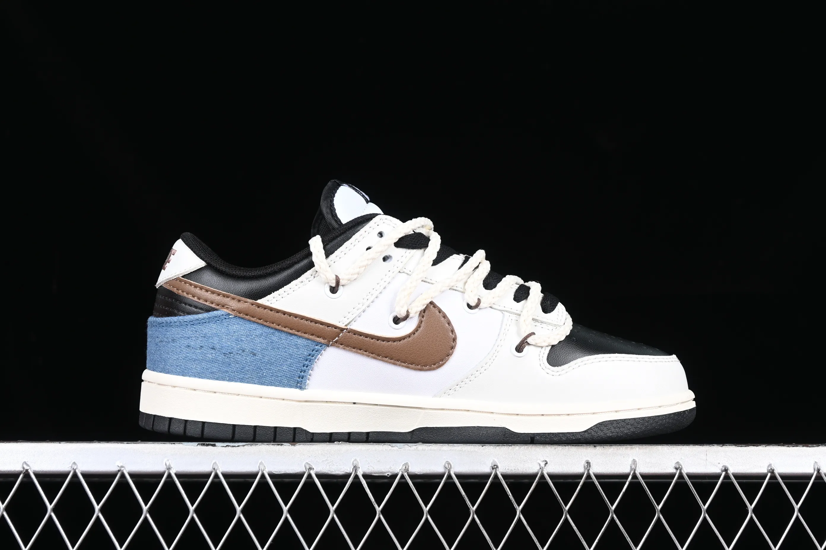 All Categories Nk SB Dunk Series Nk SB Dunk Low Low-top sneakers Nk Dunk Low College style Denim deconstruction Hand-stitched Customized SB strap low-top casual sneakers DD1391-100